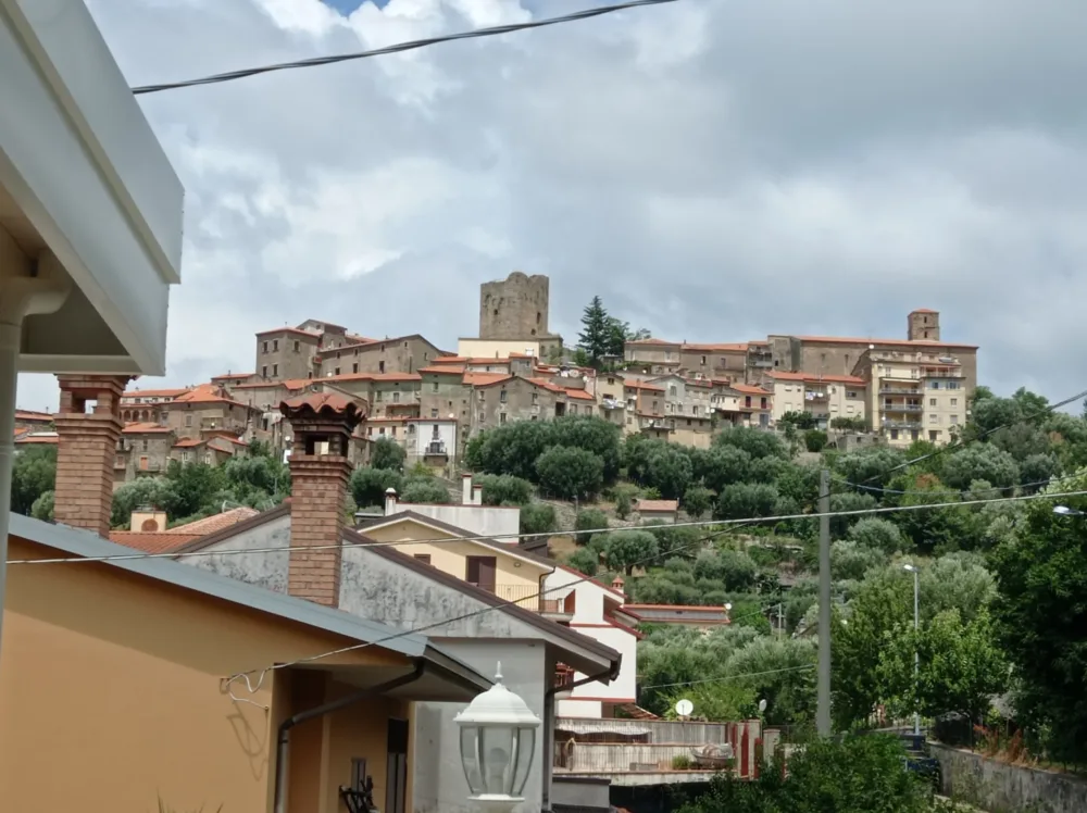 Vista di Novi Velia dal Ristorante Heraion nel Parco Nazionale del Cilento